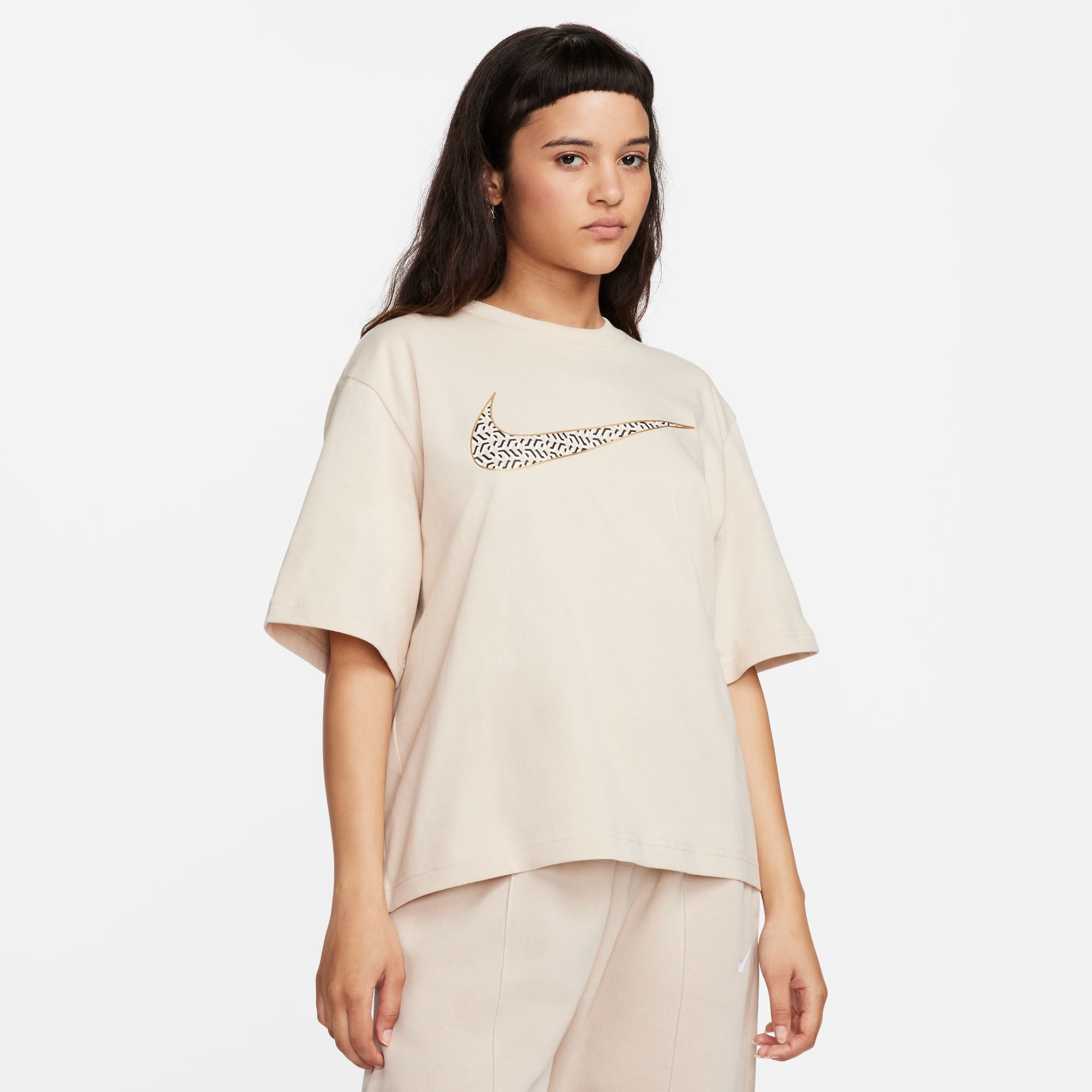 Nike, Nike Sportswear x Nike United - T-shirt court pour femmes